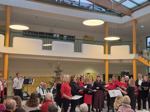 Der chor unter der Leitung von Claudia Martin