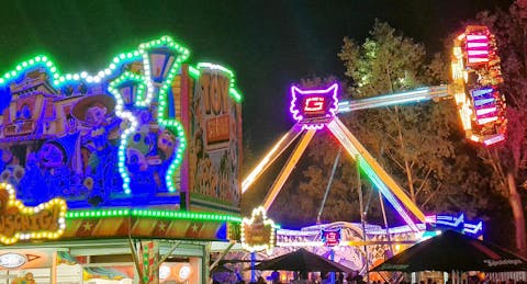 Fahrgeschäfte auf dem Parthenfest 2023