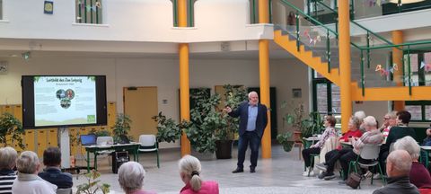 Professor Junhold, Direktor des Leipziger Zoos, bei seiner Präsentation zur Zukunft des Zoos