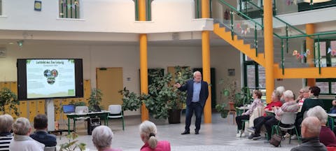 Professor Junhold, Direktor des Leipziger Zoos, bei seiner Präsentation zur Zukunft des Zoos