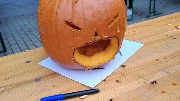 es entstanden kreative Kürbisköpfe