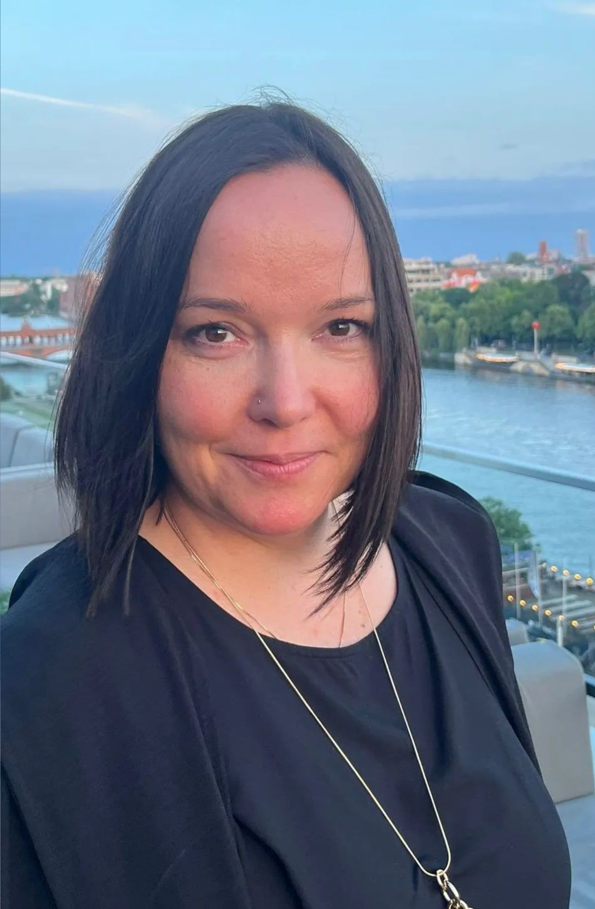 Dr. Nadine Glasow
