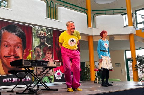 Kabarett Vorstellung in der Grundschul-Aula